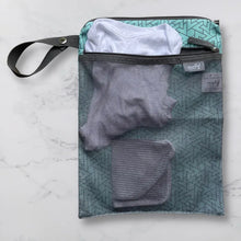 Load image into Gallery viewer, Motif Wet-Dry Bag